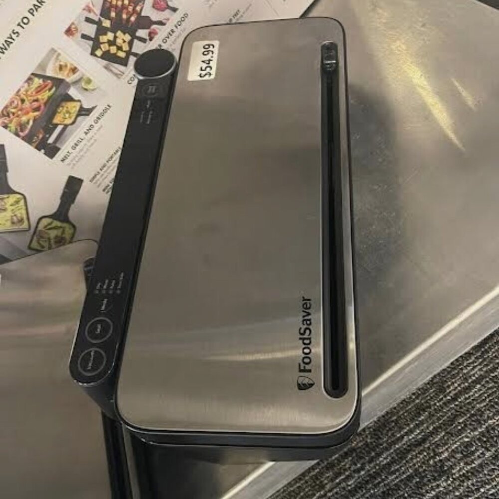 Share FoodSaver Vacuum Sealing System with Handheld Sealer Attachment - Picture 2 of 2